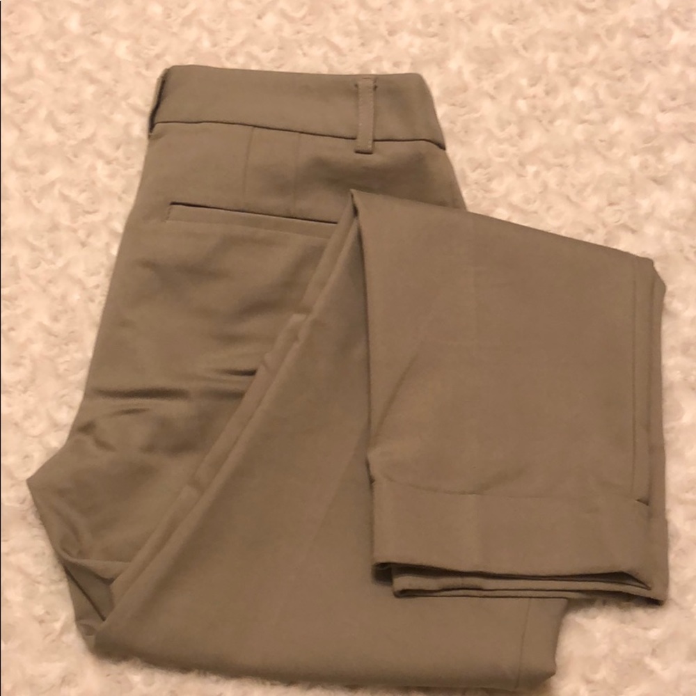 Casual cropped, cuffed pants